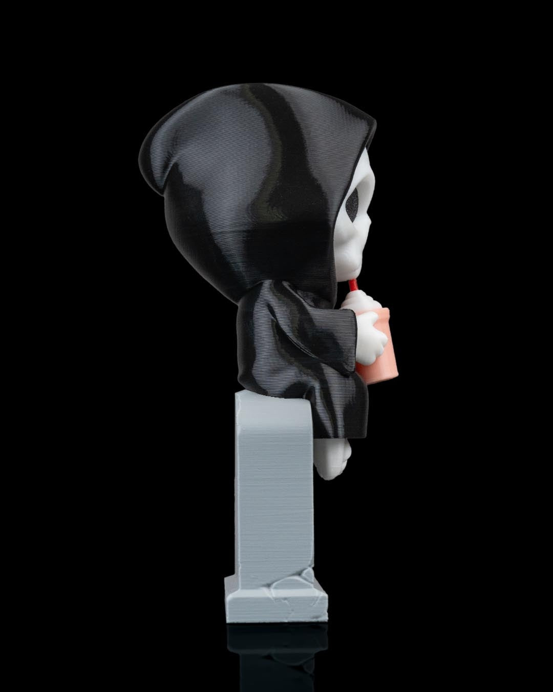 Grim Reaper Figurine – Cute Skeleton Drinking Milkshake – Spooky Gothic Desk Buddy – Funny RIP Tombstone Collectible – Halloween Shelf Decor