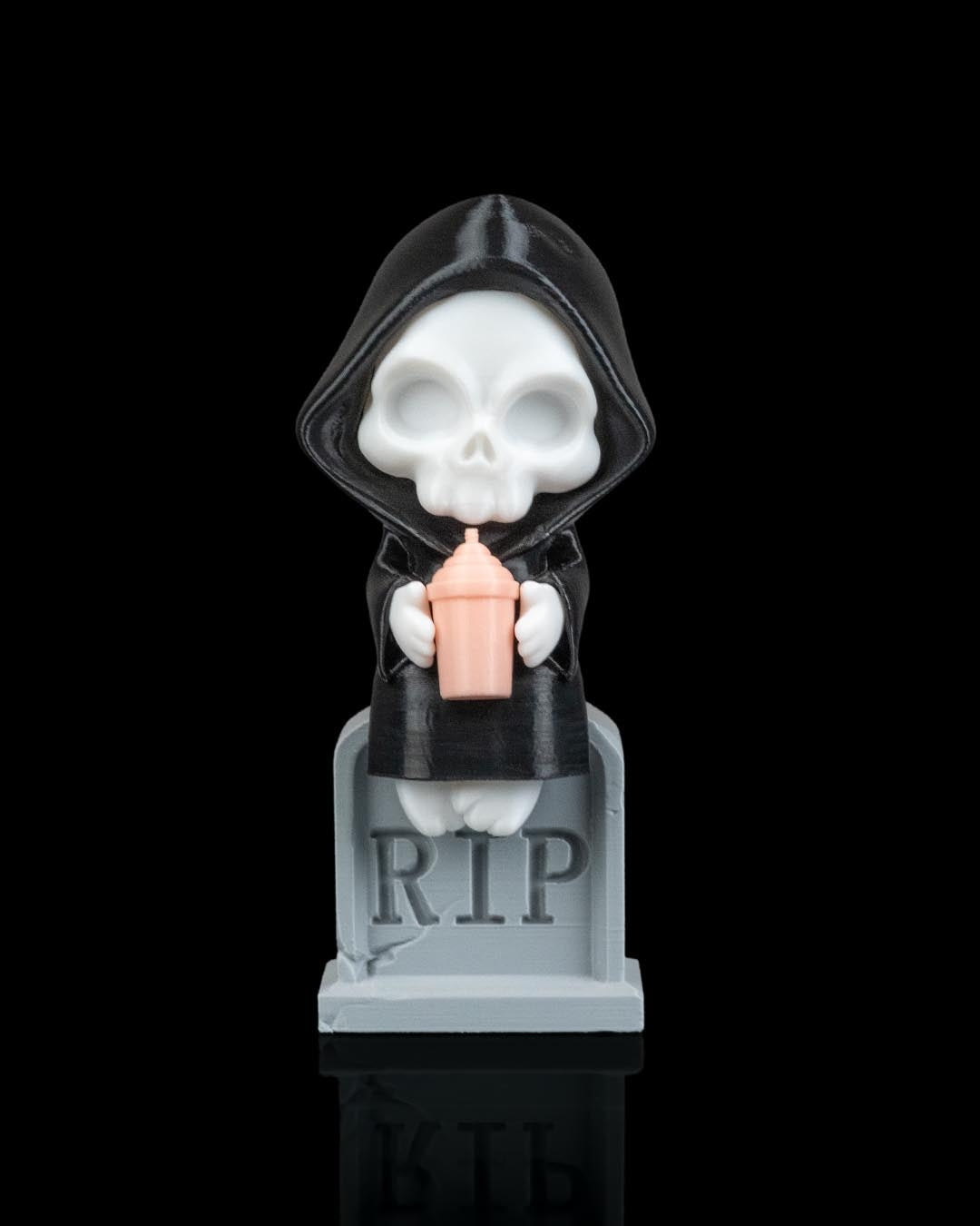 Grim Reaper Figurine – Cute Skeleton Drinking Milkshake – Spooky Gothic Desk Buddy – Funny RIP Tombstone Collectible – Halloween Shelf Decor